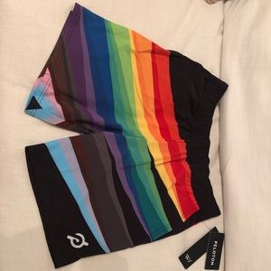 Peloton Pride Flag Noir 7" Unlined Short